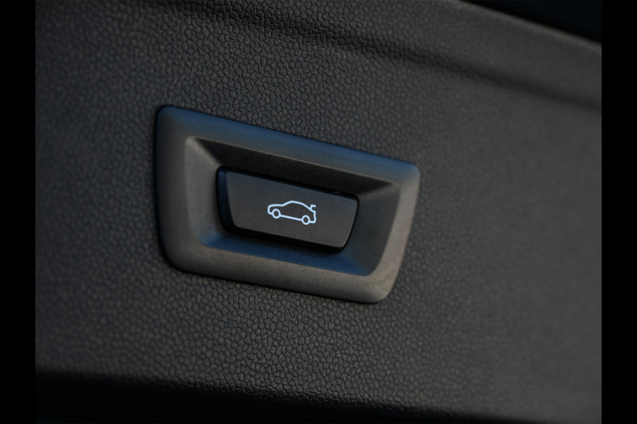 BMW iX xDrive45 101 kWh | NL-auto | Comfort access | Soft close | Iconic glow | Adaptive led | Sky lounge | Driving assistant prof. | Dab+ | Harman/kardon |