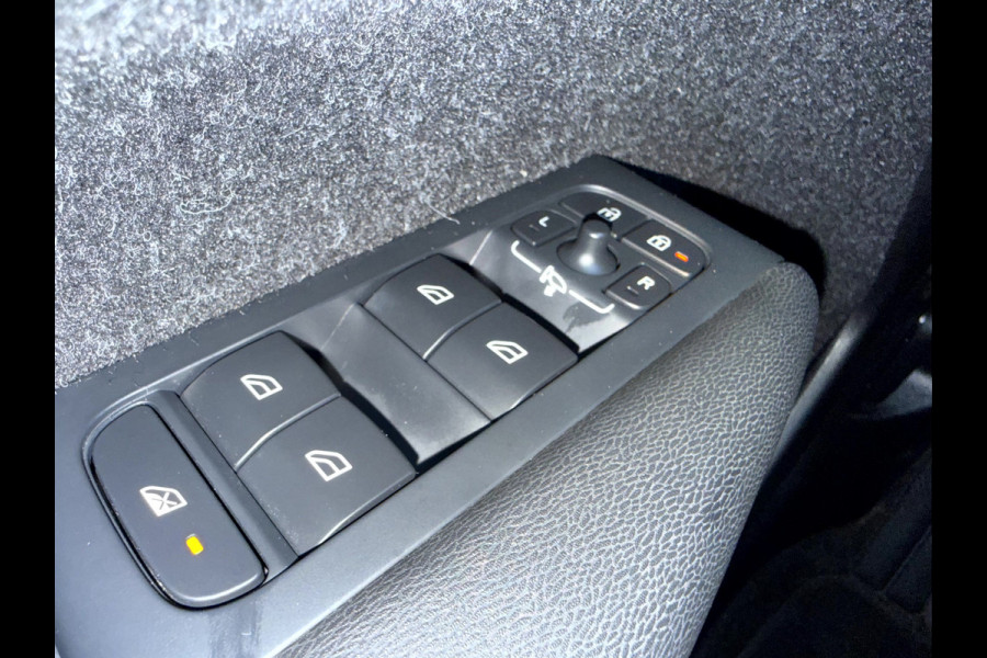 Volvo XC40 2.0 T4 190pk R-Design Navi, Camera,