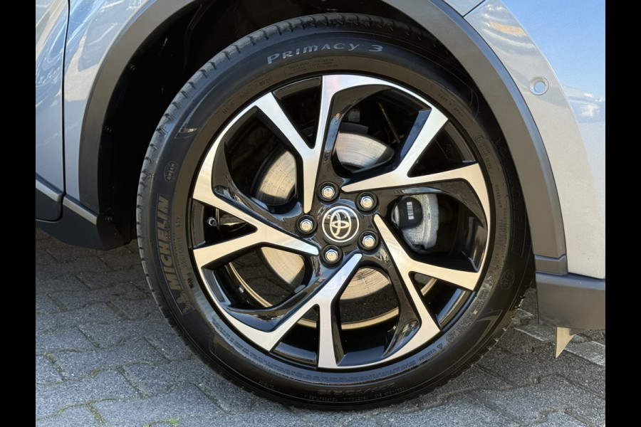 Toyota C-HR 2.0 Hybrid Team D Bi-Tone | CarPlay | ACC | Camera | Keyless | 18 inch