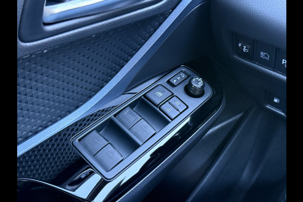 Toyota C-HR 2.0 Hybrid Team D Bi-Tone | CarPlay | ACC | Camera | Keyless | 18 inch