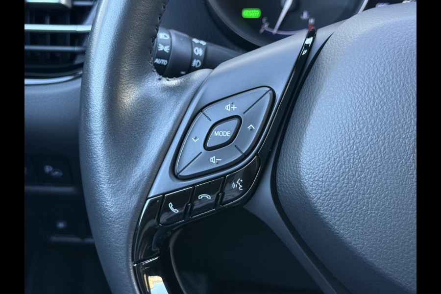 Toyota C-HR 2.0 Hybrid Team D Bi-Tone | CarPlay | ACC | Camera | Keyless | 18 inch