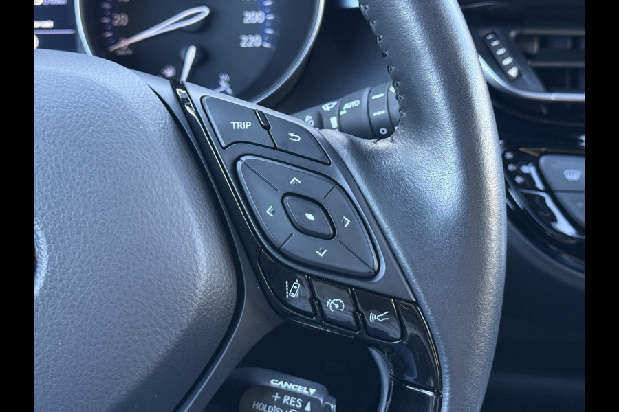 Toyota C-HR 2.0 Hybrid Team D Bi-Tone | CarPlay | ACC | Camera | Keyless | 18 inch