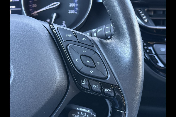 Toyota C-HR 2.0 Hybrid Team D Bi-Tone | CarPlay | ACC | Camera | Keyless | 18 inch