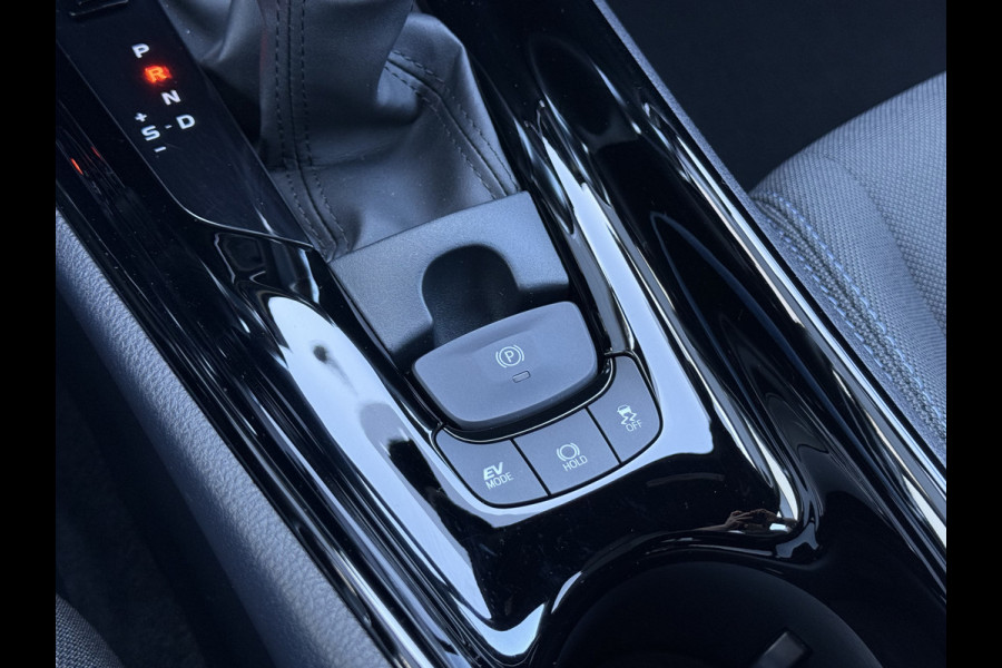 Toyota C-HR 2.0 Hybrid Team D Bi-Tone | CarPlay | ACC | Camera | Keyless | 18 inch