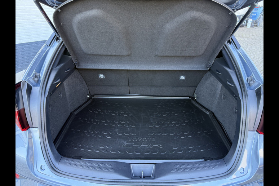 Toyota C-HR 2.0 Hybrid Team D Bi-Tone | CarPlay | ACC | Camera | Keyless | 18 inch