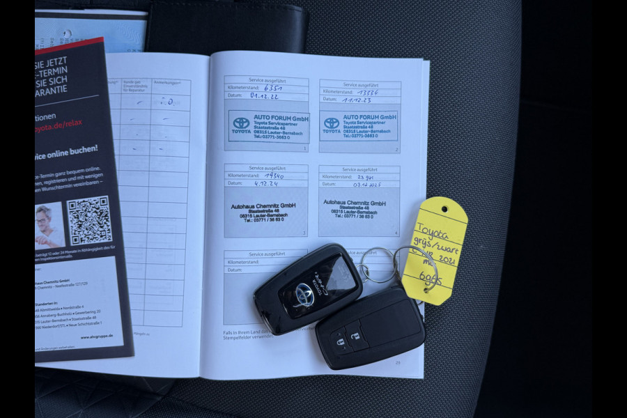 Toyota C-HR 2.0 Hybrid Team D Bi-Tone | CarPlay | ACC | Camera | Keyless | 18 inch