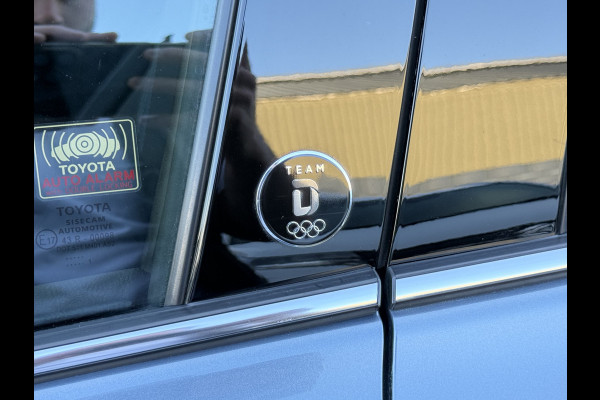 Toyota C-HR 2.0 Hybrid Team D Bi-Tone | CarPlay | ACC | Camera | Keyless | 18 inch