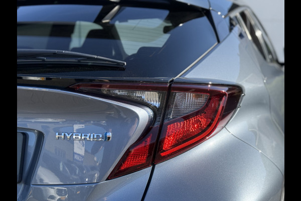 Toyota C-HR 2.0 Hybrid Team D Bi-Tone | CarPlay | ACC | Camera | Keyless | 18 inch