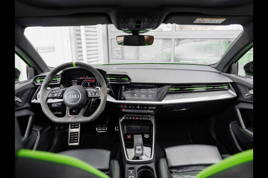 Audi RS3 Limousine 2.5 TFSI quattro | Keramisch | Panorama | Hulk