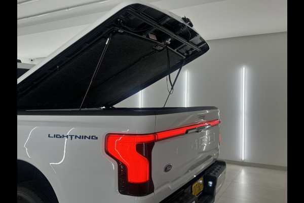 Ford USA F-150 LIGHTNING Lariat
