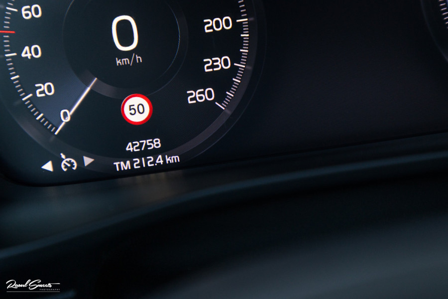 Volvo XC40 1.5 T5 Recharge R-Design | Panorama dak | Harman Kardon | Memory |