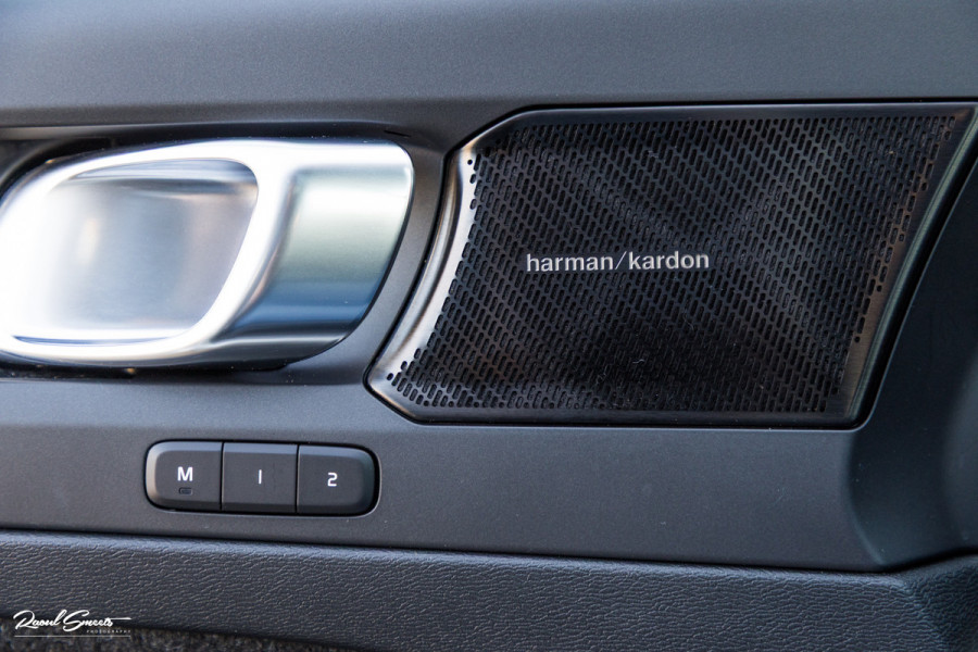Volvo XC40 1.5 T5 Recharge R-Design | Panorama dak | Harman Kardon | Memory |