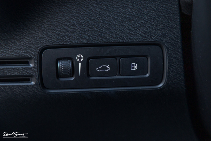 Volvo XC40 1.5 T5 Recharge R-Design | Panorama dak | Harman Kardon | Memory |