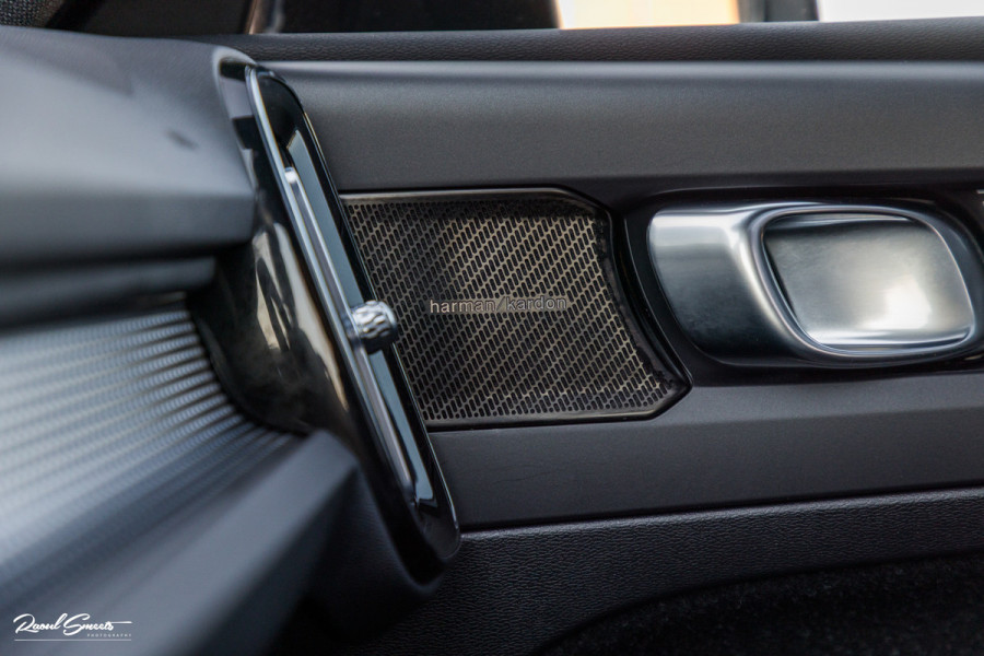 Volvo XC40 1.5 T5 Recharge R-Design | Panorama dak | Harman Kardon | Memory |