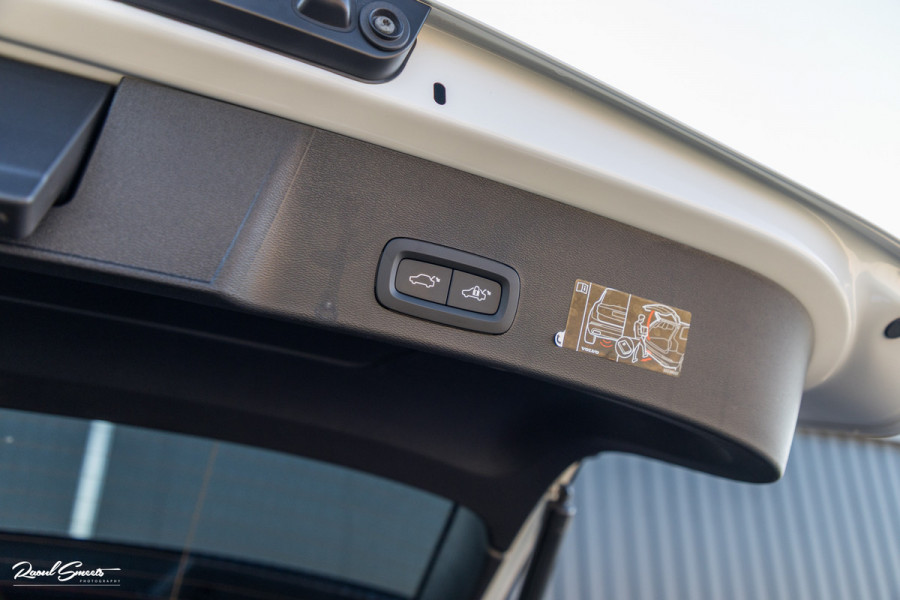 Volvo XC40 1.5 T5 Recharge R-Design | Panorama dak | Harman Kardon | Memory |