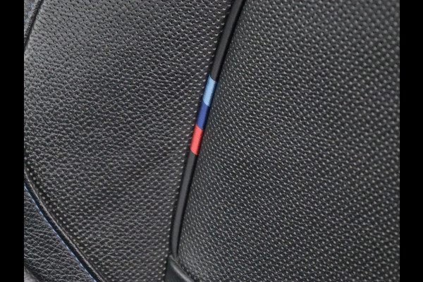 BMW 1-serie 118i High Executive Edition | M Sport | Panoramadak | Leder | Stoelverwarming | Camera | Carplay | Live Cockpit | Sfeerverlichting | Trekhaak | Navigatie | Sportstoelen | Park Assist | DAB | Climate control
