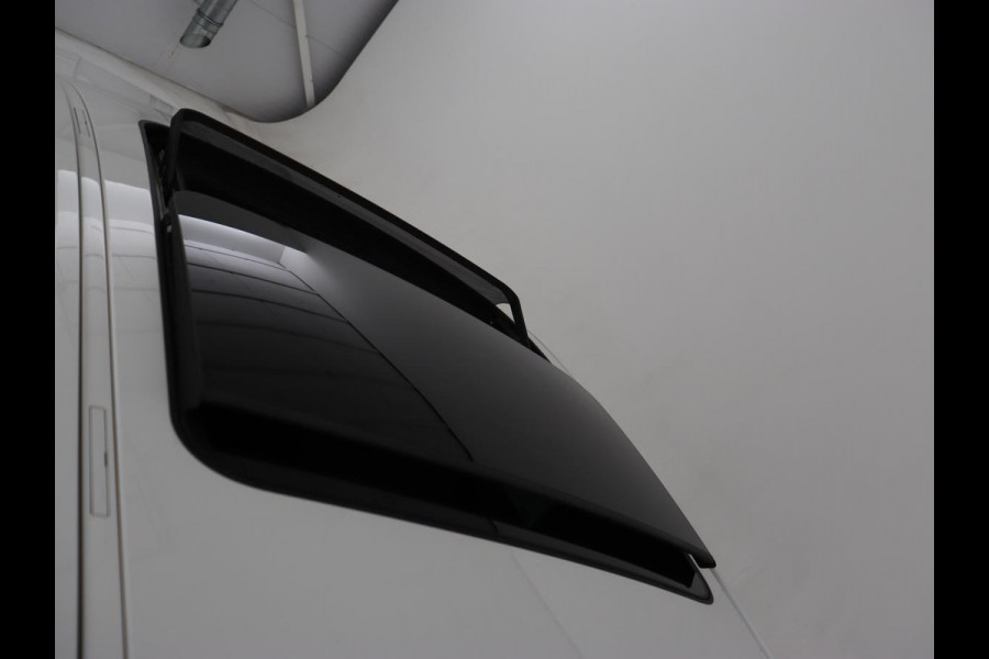 BMW 1-serie 118i High Executive Edition | M Sport | Panoramadak | Leder | Stoelverwarming | Camera | Carplay | Live Cockpit | Sfeerverlichting | Trekhaak | Navigatie | Sportstoelen | Park Assist | DAB | Climate control