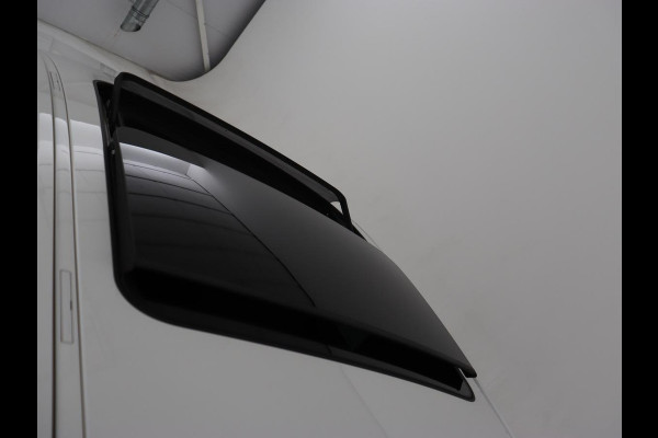 BMW 1-serie 118i High Executive Edition | M Sport | Panoramadak | Leder | Stoelverwarming | Camera | Carplay | Live Cockpit | Sfeerverlichting | Trekhaak | Navigatie | Sportstoelen | Park Assist | DAB | Climate control