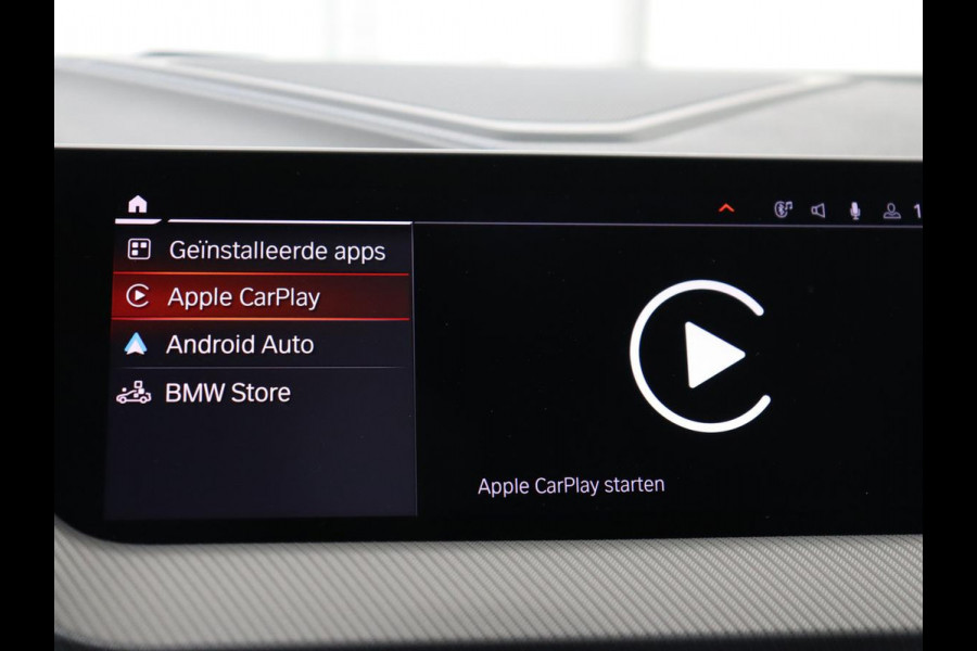 BMW 1-serie 118i High Executive Edition | M Sport | Panoramadak | Leder | Stoelverwarming | Camera | Carplay | Live Cockpit | Sfeerverlichting | Trekhaak | Navigatie | Sportstoelen | Park Assist | DAB | Climate control