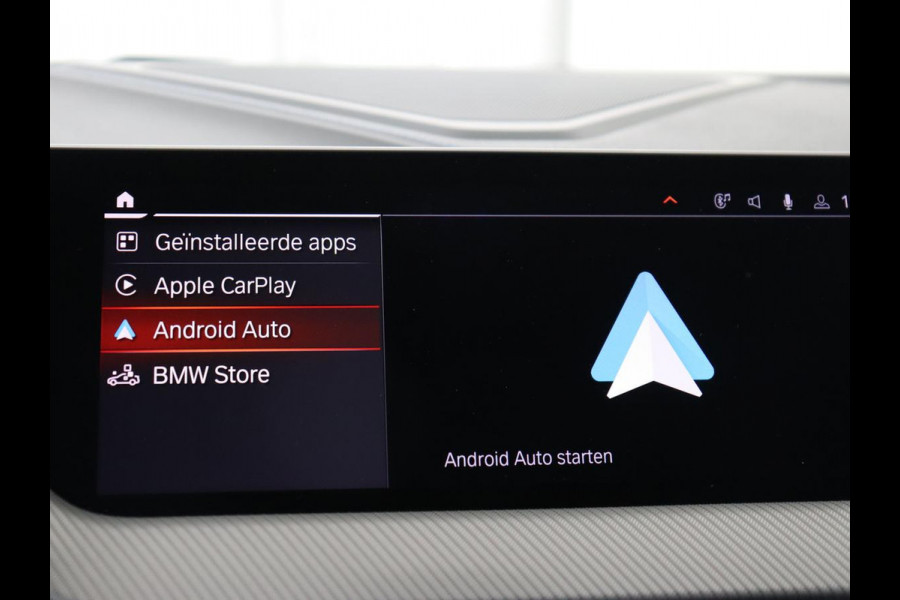 BMW 1-serie 118i High Executive Edition | M Sport | Panoramadak | Leder | Stoelverwarming | Camera | Carplay | Live Cockpit | Sfeerverlichting | Trekhaak | Navigatie | Sportstoelen | Park Assist | DAB | Climate control