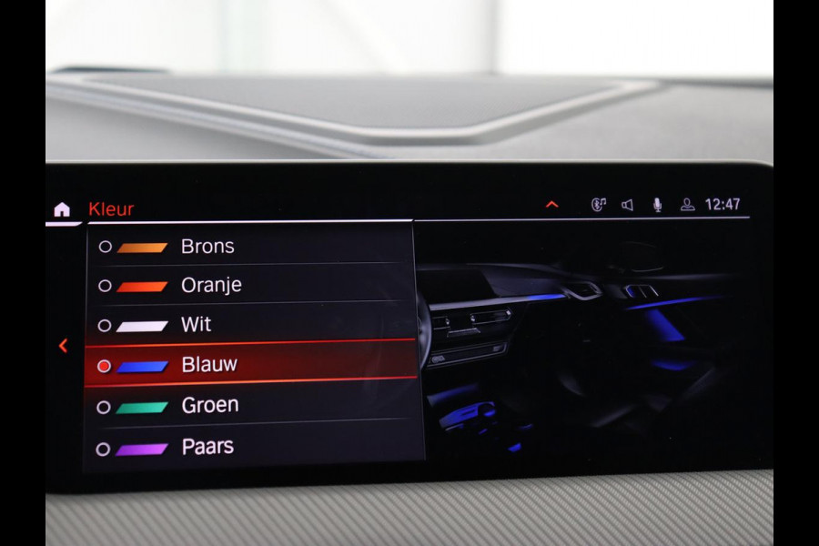 BMW 1-serie 118i High Executive Edition | M Sport | Panoramadak | Leder | Stoelverwarming | Camera | Carplay | Live Cockpit | Sfeerverlichting | Trekhaak | Navigatie | Sportstoelen | Park Assist | DAB | Climate control