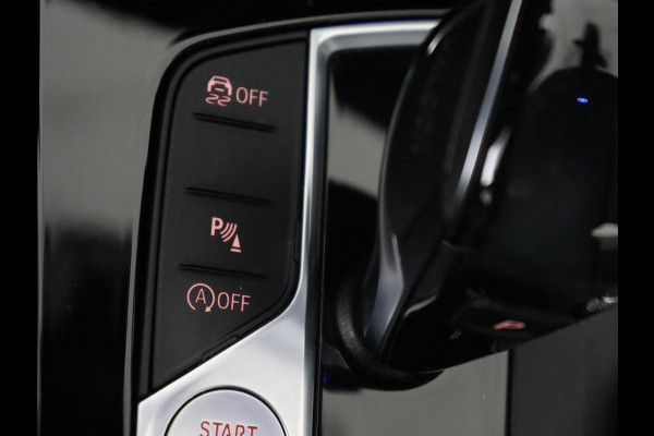 BMW 1-serie 118i High Executive Edition | M Sport | Panoramadak | Leder | Stoelverwarming | Camera | Carplay | Live Cockpit | Sfeerverlichting | Trekhaak | Navigatie | Sportstoelen | Park Assist | DAB | Climate control