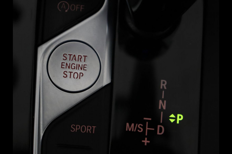 BMW 1-serie 118i High Executive Edition | M Sport | Panoramadak | Leder | Stoelverwarming | Camera | Carplay | Live Cockpit | Sfeerverlichting | Trekhaak | Navigatie | Sportstoelen | Park Assist | DAB | Climate control