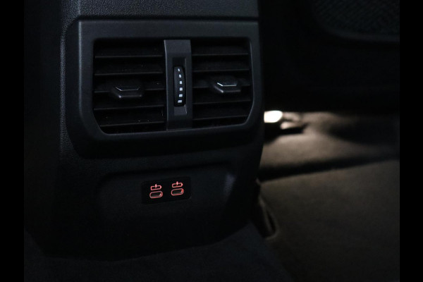 BMW 1-serie 118i High Executive Edition | M Sport | Panoramadak | Leder | Stoelverwarming | Camera | Carplay | Live Cockpit | Sfeerverlichting | Trekhaak | Navigatie | Sportstoelen | Park Assist | DAB | Climate control