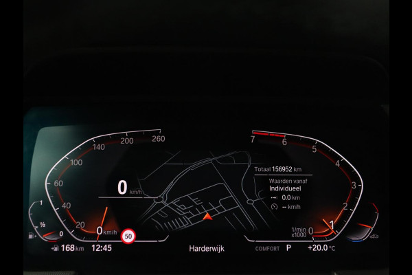 BMW 1-serie 118i High Executive Edition | M Sport | Panoramadak | Leder | Stoelverwarming | Camera | Carplay | Live Cockpit | Sfeerverlichting | Trekhaak | Navigatie | Sportstoelen | Park Assist | DAB | Climate control