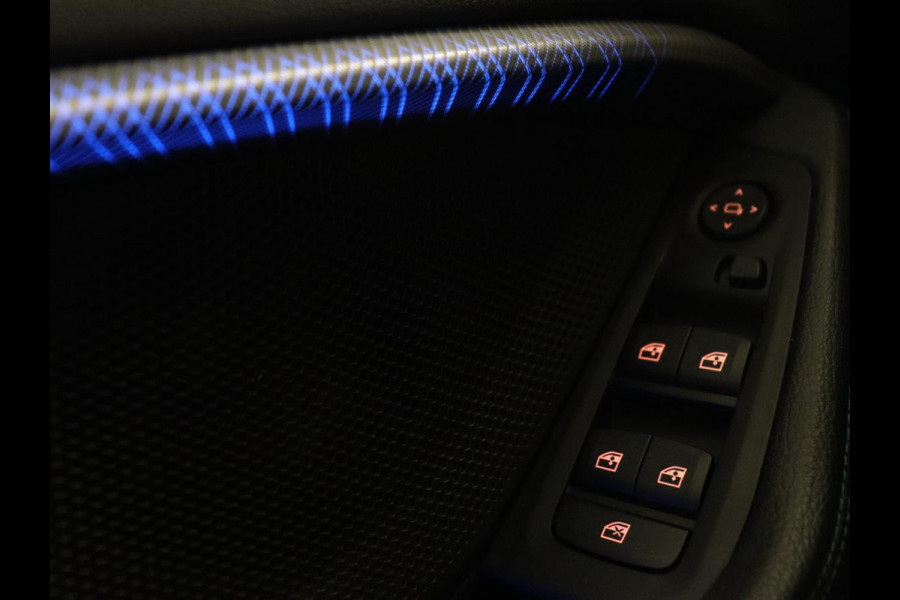 BMW 1-serie 118i High Executive Edition | M Sport | Panoramadak | Leder | Stoelverwarming | Camera | Carplay | Live Cockpit | Sfeerverlichting | Trekhaak | Navigatie | Sportstoelen | Park Assist | DAB | Climate control