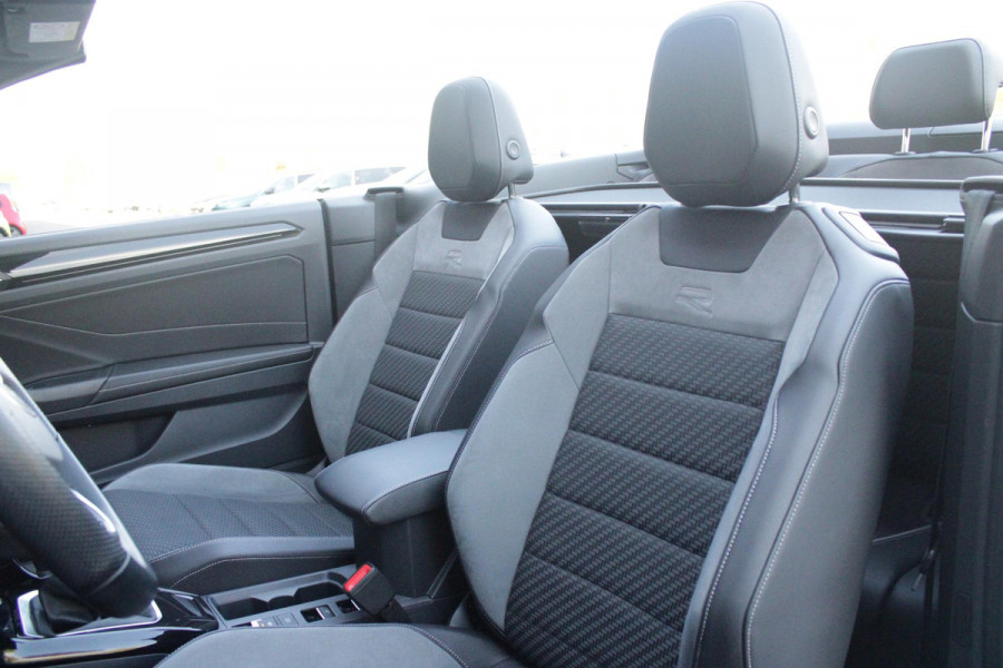 Volkswagen T-Roc Cabrio 1.5 TSI 150PK AUTOMAAT R-LINE BLACK STYLE | ACHTERUITRIJCAMERA | NAVIGATIE  | IQ LIGHT MATRIX KOPLAMPEN | DAB+ RADIO | DRAADLOOS APPLE CARPLAY/ANDROID AUTO | ADAPTIVE CRUISE CONTROL | STOEL/STUUR VERWARMING | 18" LICHTMETALEN VELGEN BLACK | PARKEERSENSOREN VOOR + ACHTER | VIRTUAL COCKPIT | DODEHOEK DETECTIE | R-LINE BEKLEDING | DAB+ RADIO |