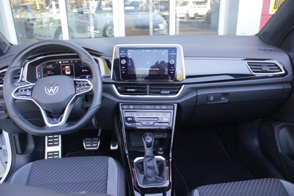 Volkswagen T-Roc Cabrio 1.5 TSI 150PK AUTOMAAT R-LINE BLACK STYLE | ACHTERUITRIJCAMERA | NAVIGATIE  | IQ LIGHT MATRIX KOPLAMPEN | DAB+ RADIO | DRAADLOOS APPLE CARPLAY/ANDROID AUTO | ADAPTIVE CRUISE CONTROL | STOEL/STUUR VERWARMING | 18" LICHTMETALEN VELGEN BLACK | PARKEERSENSOREN VOOR + ACHTER | VIRTUAL COCKPIT | DODEHOEK DETECTIE | R-LINE BEKLEDING | DAB+ RADIO |