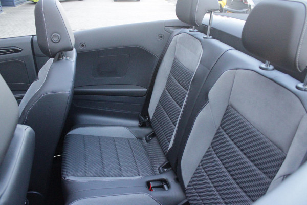 Volkswagen T-Roc Cabrio 1.5 TSI 150PK AUTOMAAT R-LINE BLACK STYLE | ACHTERUITRIJCAMERA | NAVIGATIE  | IQ LIGHT MATRIX KOPLAMPEN | DAB+ RADIO | DRAADLOOS APPLE CARPLAY/ANDROID AUTO | ADAPTIVE CRUISE CONTROL | STOEL/STUUR VERWARMING | 18" LICHTMETALEN VELGEN BLACK | PARKEERSENSOREN VOOR + ACHTER | VIRTUAL COCKPIT | DODEHOEK DETECTIE | R-LINE BEKLEDING | DAB+ RADIO |