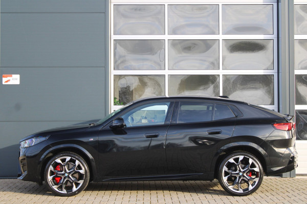 BMW X2 SDrive20i M-Sport Pro | Pano | HK | HUD | Memory | 21'' | Iconic Glow