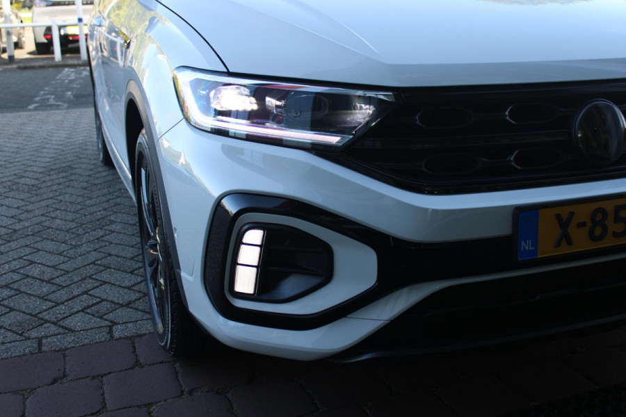 Volkswagen T-Roc Cabrio 1.5 TSI 150PK AUTOMAAT R-LINE BLACK STYLE | ACHTERUITRIJCAMERA | NAVIGATIE  | IQ LIGHT MATRIX KOPLAMPEN | DAB+ RADIO | DRAADLOOS APPLE CARPLAY/ANDROID AUTO | ADAPTIVE CRUISE CONTROL | STOEL/STUUR VERWARMING | 18" LICHTMETALEN VELGEN BLACK | PARKEERSENSOREN VOOR + ACHTER | VIRTUAL COCKPIT | DODEHOEK DETECTIE | R-LINE BEKLEDING | DAB+ RADIO |