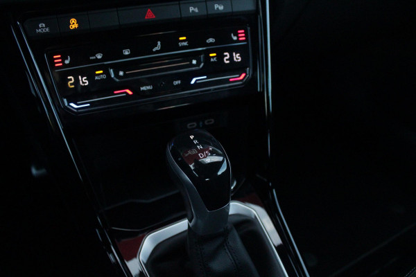 Volkswagen T-Roc Cabrio 1.5 TSI 150PK AUTOMAAT R-LINE BLACK STYLE | ACHTERUITRIJCAMERA | NAVIGATIE  | IQ LIGHT MATRIX KOPLAMPEN | DAB+ RADIO | DRAADLOOS APPLE CARPLAY/ANDROID AUTO | ADAPTIVE CRUISE CONTROL | STOEL/STUUR VERWARMING | 18" LICHTMETALEN VELGEN BLACK | PARKEERSENSOREN VOOR + ACHTER | VIRTUAL COCKPIT | DODEHOEK DETECTIE | R-LINE BEKLEDING | DAB+ RADIO |