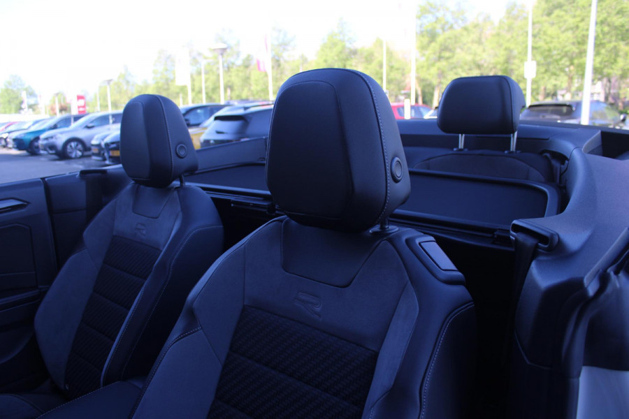 Volkswagen T-Roc Cabrio 1.5 TSI 150PK AUTOMAAT R-LINE BLACK STYLE | ACHTERUITRIJCAMERA | NAVIGATIE  | IQ LIGHT MATRIX KOPLAMPEN | DAB+ RADIO | DRAADLOOS APPLE CARPLAY/ANDROID AUTO | ADAPTIVE CRUISE CONTROL | STOEL/STUUR VERWARMING | 18" LICHTMETALEN VELGEN BLACK | PARKEERSENSOREN VOOR + ACHTER | VIRTUAL COCKPIT | DODEHOEK DETECTIE | R-LINE BEKLEDING | DAB+ RADIO |