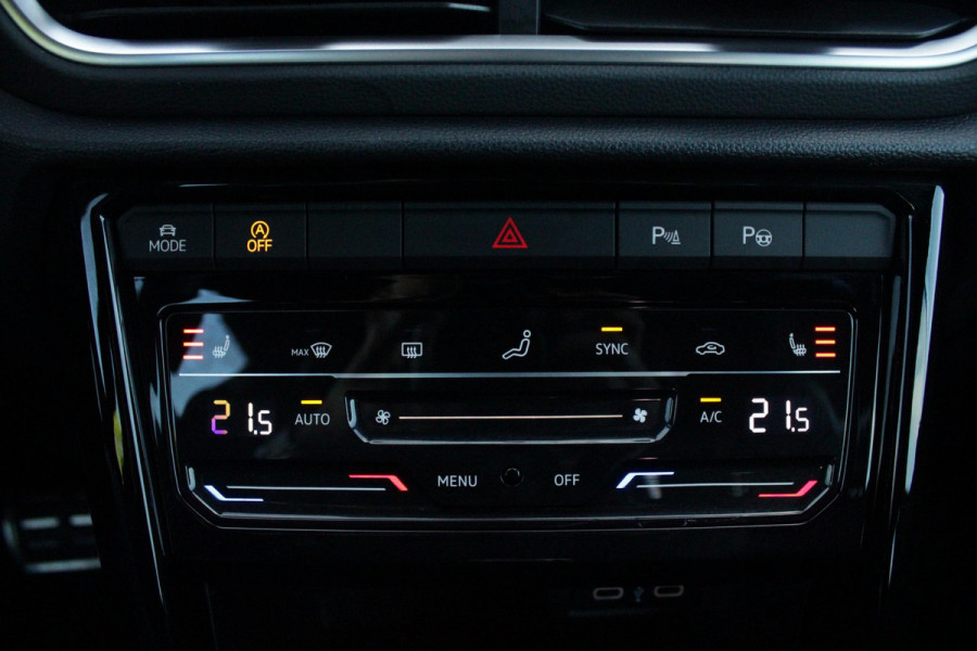 Volkswagen T-Roc Cabrio 1.5 TSI 150PK AUTOMAAT R-LINE BLACK STYLE | ACHTERUITRIJCAMERA | NAVIGATIE  | IQ LIGHT MATRIX KOPLAMPEN | DAB+ RADIO | DRAADLOOS APPLE CARPLAY/ANDROID AUTO | ADAPTIVE CRUISE CONTROL | STOEL/STUUR VERWARMING | 18" LICHTMETALEN VELGEN BLACK | PARKEERSENSOREN VOOR + ACHTER | VIRTUAL COCKPIT | DODEHOEK DETECTIE | R-LINE BEKLEDING | DAB+ RADIO |