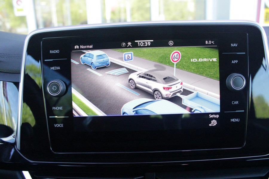 Volkswagen T-Roc Cabrio 1.5 TSI 150PK AUTOMAAT R-LINE BLACK STYLE | ACHTERUITRIJCAMERA | NAVIGATIE  | IQ LIGHT MATRIX KOPLAMPEN | DAB+ RADIO | DRAADLOOS APPLE CARPLAY/ANDROID AUTO | ADAPTIVE CRUISE CONTROL | STOEL/STUUR VERWARMING | 18" LICHTMETALEN VELGEN BLACK | PARKEERSENSOREN VOOR + ACHTER | VIRTUAL COCKPIT | DODEHOEK DETECTIE | R-LINE BEKLEDING | DAB+ RADIO |