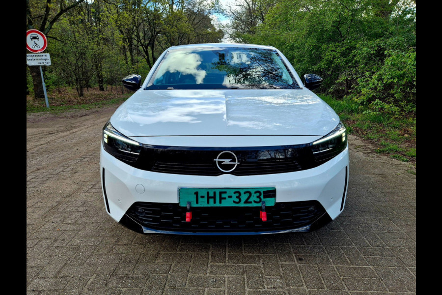 Opel Corsa 1.2 Turbo edition . Camera . Apple carplay