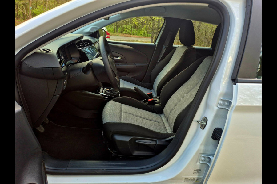 Opel Corsa 1.2 Turbo edition . Camera . Apple carplay