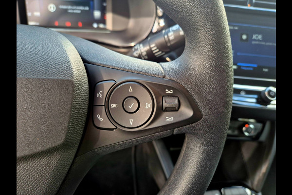 Opel Corsa 1.2 Turbo edition . Camera . Apple carplay