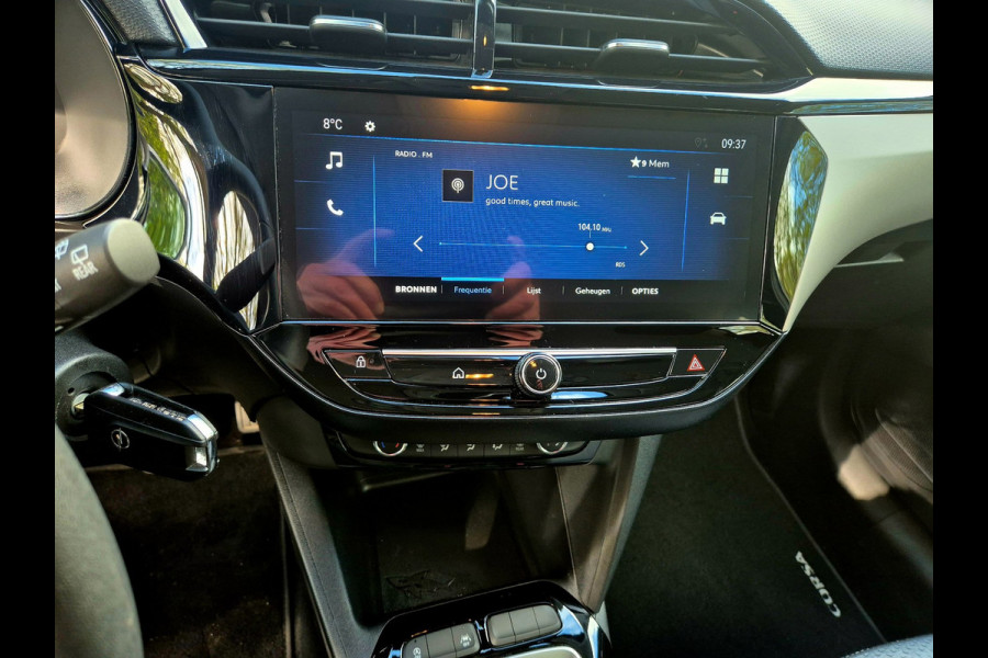 Opel Corsa 1.2 Turbo edition . Camera . Apple carplay