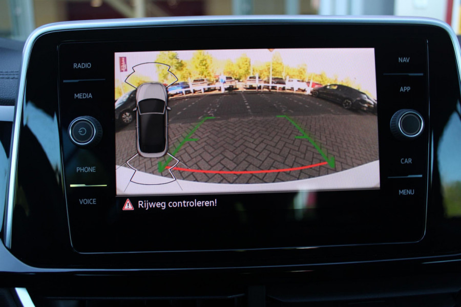 Volkswagen T-Roc Cabrio 1.5 TSI 150PK AUTOMAAT R-LINE BLACK STYLE | ACHTERUITRIJCAMERA | NAVIGATIE  | IQ LIGHT MATRIX KOPLAMPEN | DAB+ RADIO | DRAADLOOS APPLE CARPLAY/ANDROID AUTO | ADAPTIVE CRUISE CONTROL | STOEL/STUUR VERWARMING | 18" LICHTMETALEN VELGEN BLACK | PARKEERSENSOREN VOOR + ACHTER | VIRTUAL COCKPIT | DODEHOEK DETECTIE | R-LINE BEKLEDING | DAB+ RADIO |