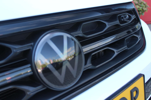 Volkswagen T-Roc Cabrio 1.5 TSI 150PK AUTOMAAT R-LINE BLACK STYLE | ACHTERUITRIJCAMERA | NAVIGATIE  | IQ LIGHT MATRIX KOPLAMPEN | DAB+ RADIO | DRAADLOOS APPLE CARPLAY/ANDROID AUTO | ADAPTIVE CRUISE CONTROL | STOEL/STUUR VERWARMING | 18" LICHTMETALEN VELGEN BLACK | PARKEERSENSOREN VOOR + ACHTER | VIRTUAL COCKPIT | DODEHOEK DETECTIE | R-LINE BEKLEDING | DAB+ RADIO |