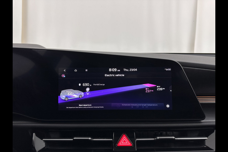 Kia Niro EV DynamicLine 64.8 kWh [ 3-Fase ] {SOH-100%} (INCL.BTW) *LEATHER-FABRIC | ADAPTIVE-CRUISE | DIGI-COCKPIT | KEYLESS | CAMERA | DAB | COMFORT-SEATS | SHIFT-PADDLES | ECC | PDC | 17''ALU*