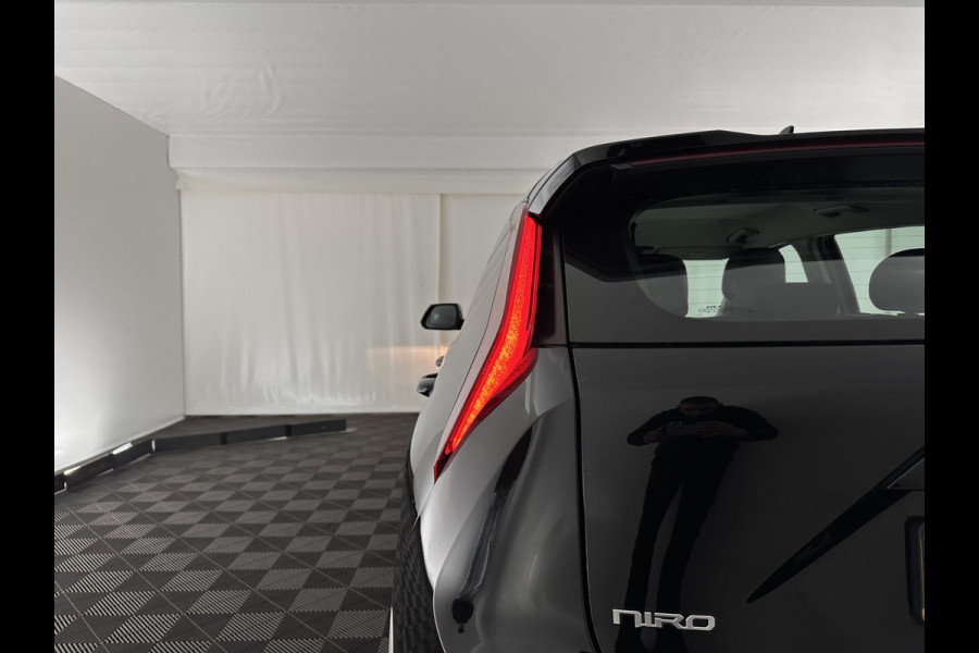 Kia Niro EV DynamicLine 64.8 kWh [ 3-Fase ] {SOH-100%} (INCL.BTW) *LEATHER-FABRIC | ADAPTIVE-CRUISE | DIGI-COCKPIT | KEYLESS | CAMERA | DAB | COMFORT-SEATS | SHIFT-PADDLES | ECC | PDC | 17''ALU*