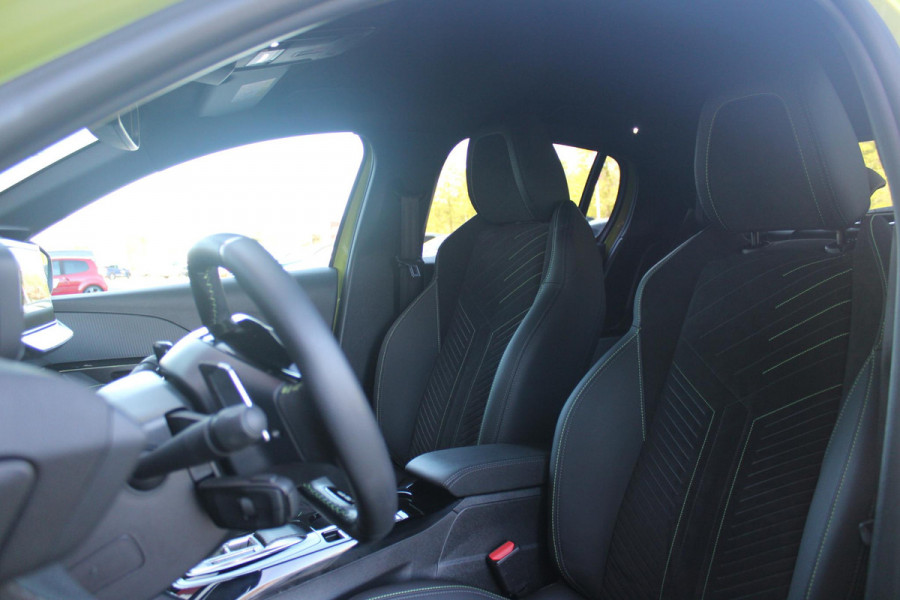 Peugeot 208 1.2 Hybrid 145PK AUTOMAAT GT | ALCANTARA "EXECUTIVE INTERIOR" (STOEL VERWARMING/ELEKTRISCH VERSTELBARE BESTUUDERSSTOEL MET MASSAGE FUNCTIE/ALCANTARA BEKLEDING | METAALLAK "JAUNE AGUENDA" | DRIVE ASSIST PLUS PACK (ADAPTIVE CRUISE CONTROL/STOP & GO FUNCTIE/LANE KEEPING/POSITIONING ASSIST) | 17" LICHTMETALEN VELGEN "YANAKA" | SFEER VERLICHTING IN 8 KLEUREN | KEYLESS ENTRY/START | DRAADLOZE APPLE CARPLAY/ANDROID AUTO | DRAADLOZE TELEFOONLADER | VISION & NAVIGATION PACK (NAVIGATIE/HD CAMERA VOOR EN ACHTER/DODEHOEK BEWAKING/INSTAPVERLICHTING | FULL LED KOPLAMPEN |