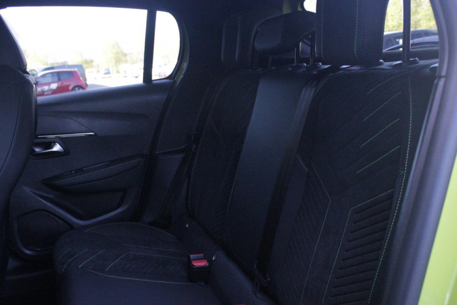 Peugeot 208 1.2 Hybrid 145PK AUTOMAAT GT | ALCANTARA "EXECUTIVE INTERIOR" (STOEL VERWARMING/ELEKTRISCH VERSTELBARE BESTUUDERSSTOEL MET MASSAGE FUNCTIE/ALCANTARA BEKLEDING | METAALLAK "JAUNE AGUENDA" | DRIVE ASSIST PLUS PACK (ADAPTIVE CRUISE CONTROL/STOP & GO FUNCTIE/LANE KEEPING/POSITIONING ASSIST) | 17" LICHTMETALEN VELGEN "YANAKA" | SFEER VERLICHTING IN 8 KLEUREN | KEYLESS ENTRY/START | DRAADLOZE APPLE CARPLAY/ANDROID AUTO | DRAADLOZE TELEFOONLADER | VISION & NAVIGATION PACK (NAVIGATIE/HD CAMERA VOOR EN ACHTER/DODEHOEK BEWAKING/INSTAPVERLICHTING | FULL LED KOPLAMPEN |