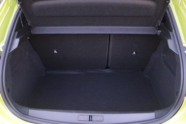 Peugeot 208 1.2 Hybrid 145PK AUTOMAAT GT | ALCANTARA "EXECUTIVE INTERIOR" (STOEL VERWARMING/ELEKTRISCH VERSTELBARE BESTUUDERSSTOEL MET MASSAGE FUNCTIE/ALCANTARA BEKLEDING | METAALLAK "JAUNE AGUENDA" | DRIVE ASSIST PLUS PACK (ADAPTIVE CRUISE CONTROL/STOP & GO FUNCTIE/LANE KEEPING/POSITIONING ASSIST) | 17" LICHTMETALEN VELGEN "YANAKA" | SFEER VERLICHTING IN 8 KLEUREN | KEYLESS ENTRY/START | DRAADLOZE APPLE CARPLAY/ANDROID AUTO | DRAADLOZE TELEFOONLADER | VISION & NAVIGATION PACK (NAVIGATIE/HD CAMERA VOOR EN ACHTER/DODEHOEK BEWAKING/INSTAPVERLICHTING | FULL LED KOPLAMPEN |